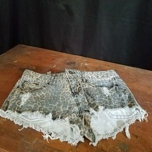 Women's billabong cheetah print shorts sz 5